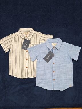 NWT Kids Short Sleeve Button-Down Shirt in Light Blue And White/Gray